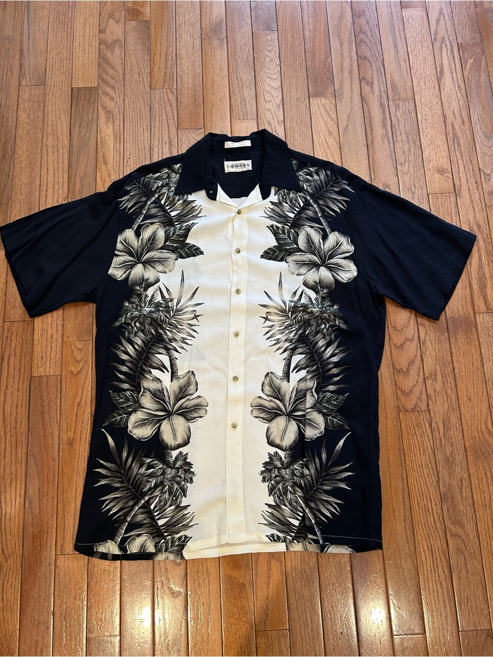 Casual Short-Sleeve Floral Button-Down Shirt in Black & Cream